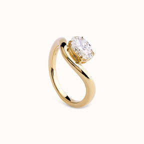 Josephine Wavy Oval Ring