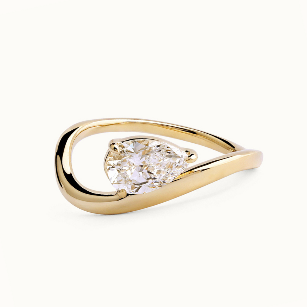 Sophia Wavy Peer Ring