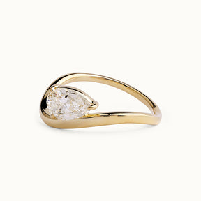 Sophia Wavy Peer Ring