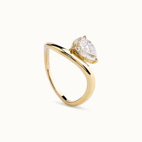 Sophia Wavy Peer Ring