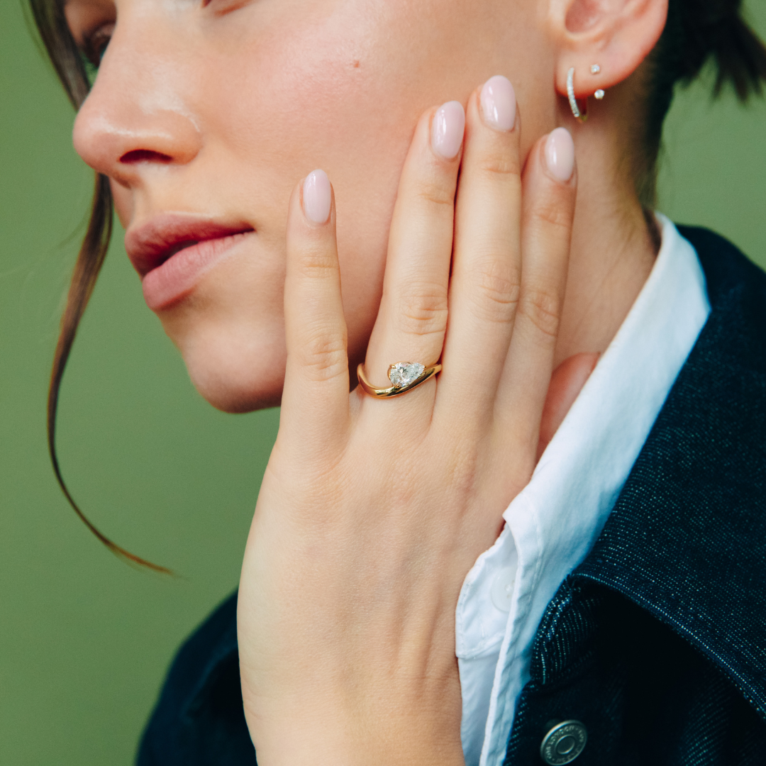 Sophia Wavy Peer Ring