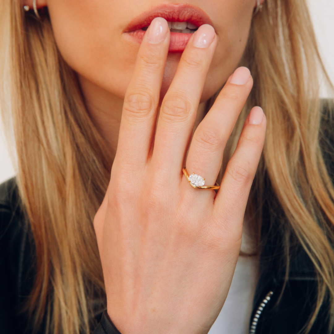 Josephine Wavy Oval Ring