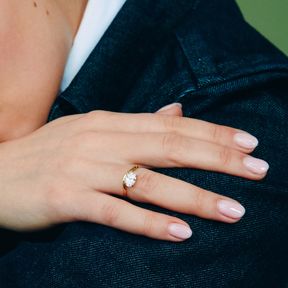 Josephine Wavy Oval Ring