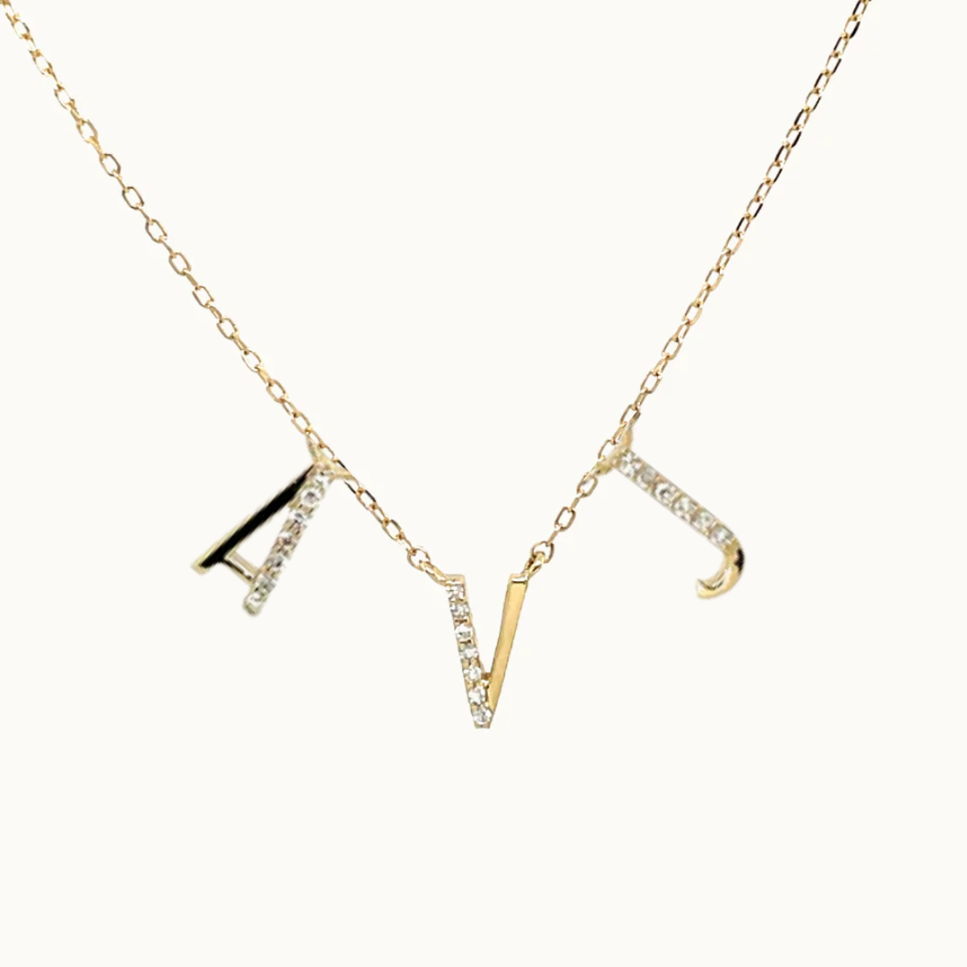 Drie Letters Diamant Ketting